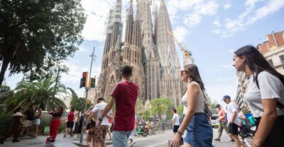 Barcelona: Sagrada Familia Fast-Track Guided Tour - Meeting Up and Getting Past Security Without Losing Your Morning