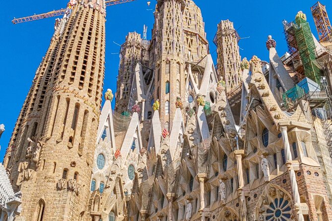 Barcelona: Sagrada Familia Fast Track Tour with Tower Option - Dress code, passports, and who the tower experience fits