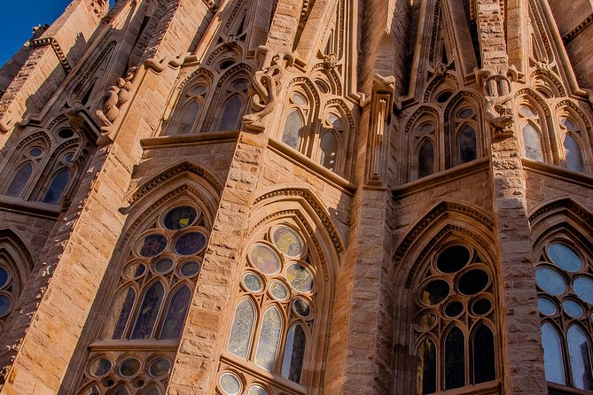 Barcelona: Sagrada Familia Fast Track Tour with Tower Option - What could go wrong on the day: weather and refunds