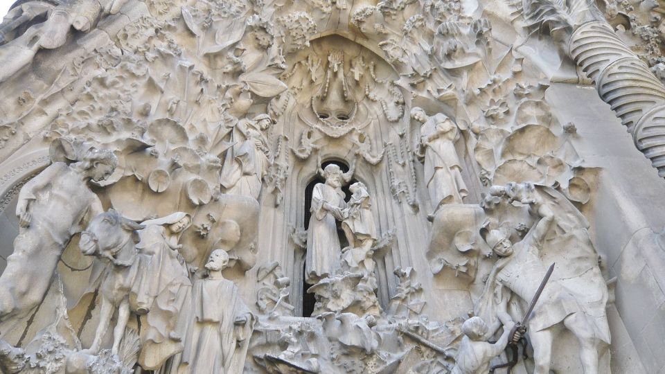 Barcelona & Sagrada Familia Half-Day Tour with Hotel Pickup - Passeig de Gràcia and Eixample: Modernisme without the maze