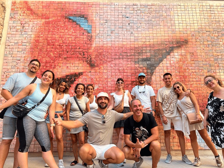 Barcelona: Sagrada Familia, Modernism, and Old Town Tour - The Sagrada Família Exterior Stop: What You’re Meant to Notice