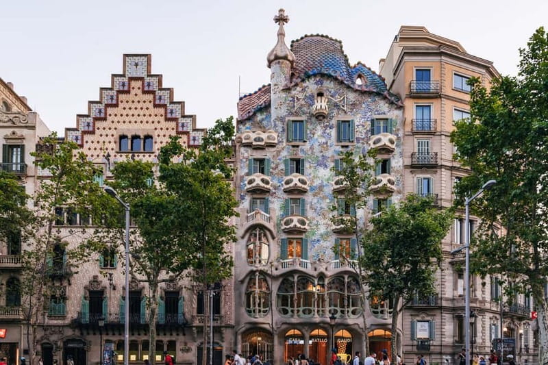 Barcelona: Sagrada Familia or Coastal City Sights by eBike - Parc de la Ciutadella: a park break with real scenery