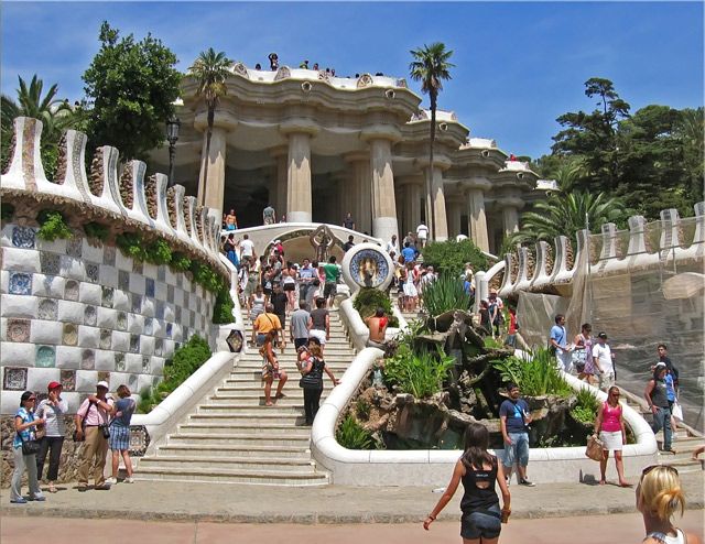 Barcelona: Sagrada Familia & Park Güell Guided Tour & Ticket - Timing between the two stops: the fast-food version of Gaudí