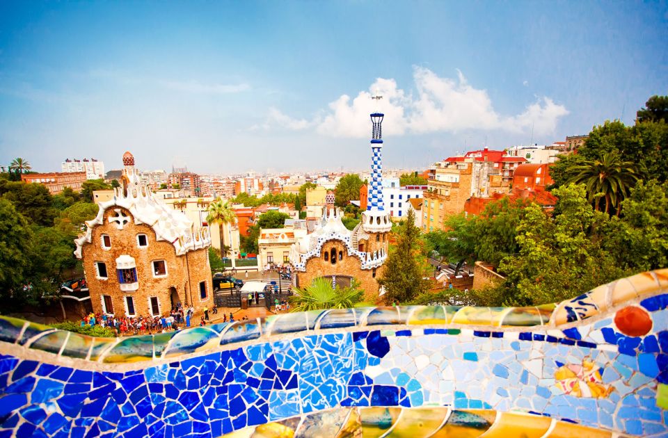 Barcelona: Sagrada Familia & Park Güell Guided Tour & Ticket - What kind of traveler this fits best