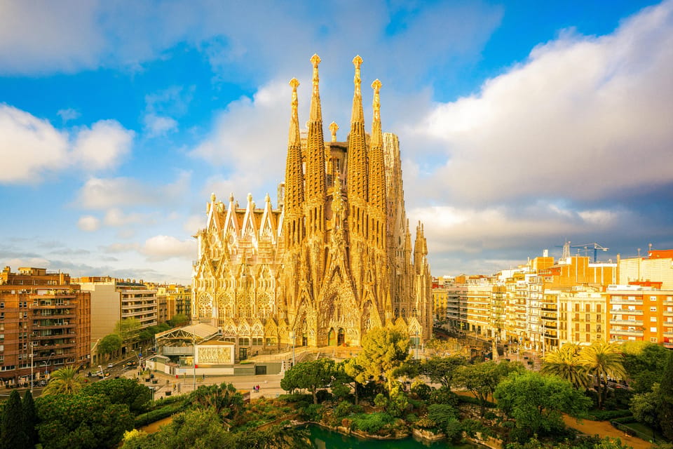 Barcelona: Sagrada Familia Priority Access Guided Tour - Why priority access matters at Sagrada Família