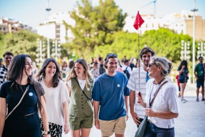 Barcelona: Sagrada Familia Skip-the-Line Entry Ticket & Tour - Meeting point reality: find the red flag and get moving