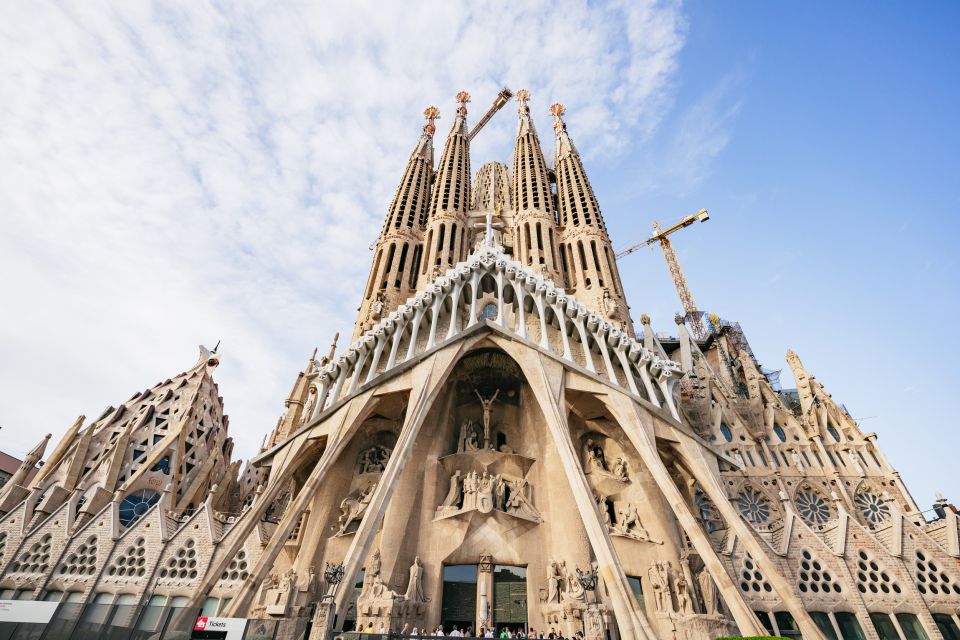 Barcelona: Sagrada Familia Skip-the-Line Entry Ticket & Tour - Sagrada Familia Schools: the build as a workplace and community