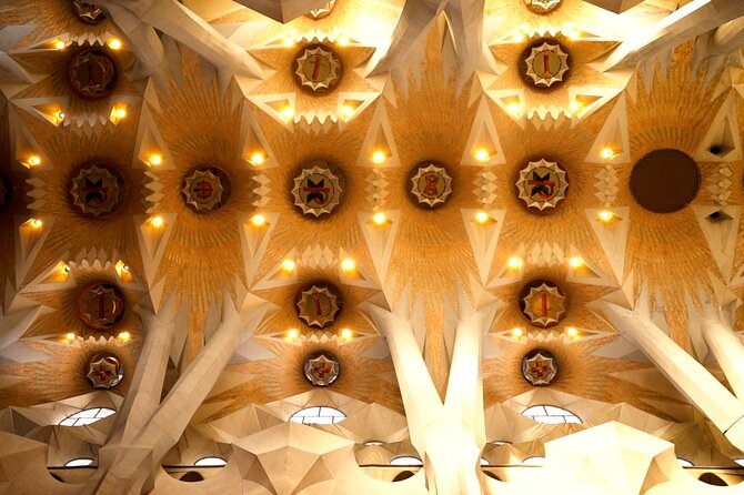 Barcelona: Sagrada Familia Skip-the-Line Guided Tour and Tickets - Group size and pacing: how 1 hour 30 minutes feels