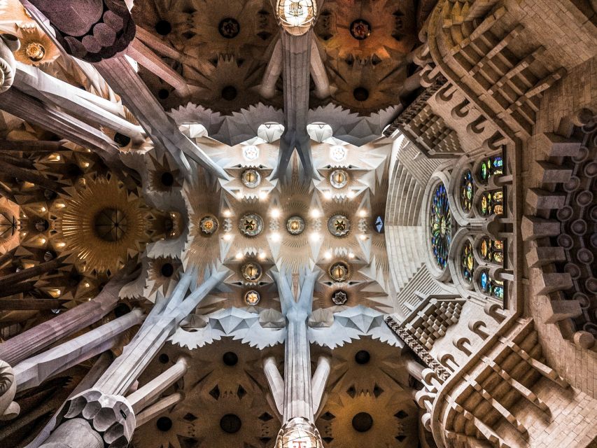 Barcelona: Sagrada Família Skip the Line Tour & Entry Ticket - Dress code and rules that can stop you at the door