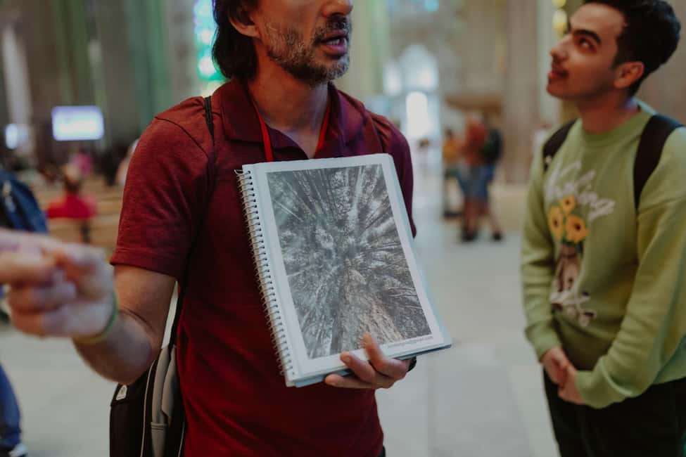 Barcelona: Sagrada Familia Skip-the-line Tour with Guide - Your guide’s role: why small-group pacing helps at Sagrada Familia