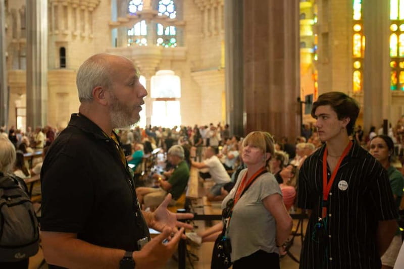 Barcelona: Sagrada Familia Skip-the-line Tour with Guide - Dress code and day-of basics that keep your visit smooth