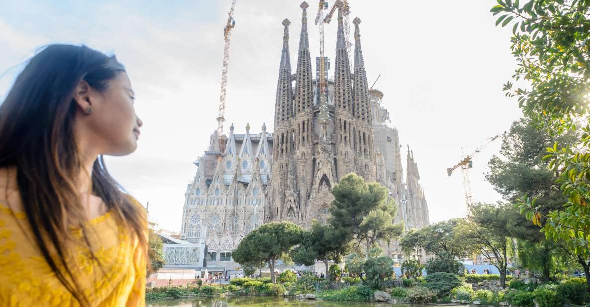 Barcelona: Sagrada Familia Tour & Optional Tower Visit - Entering the basilica: light, form, and the unfinished story