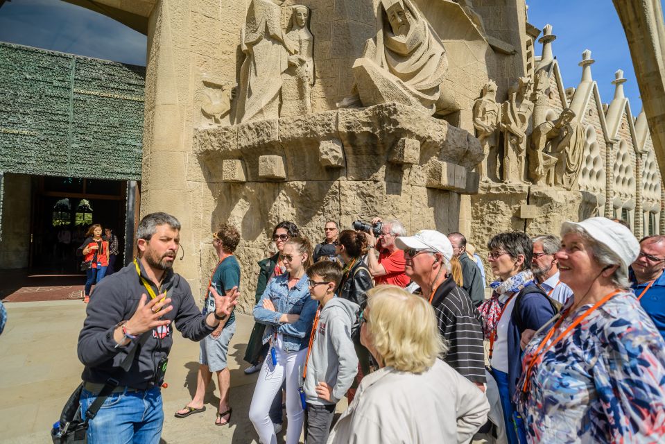 Barcelona: Sagrada Familia Tour & Optional Tower Visit - Crypt and the viewing platform near Gaudí’s burial site