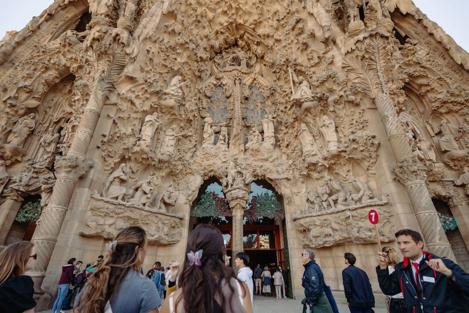Barcelona: Sagrada Familia Tour w/Skip-the-Line Entry Ticket - Museum highlights and what you can follow up on afterward