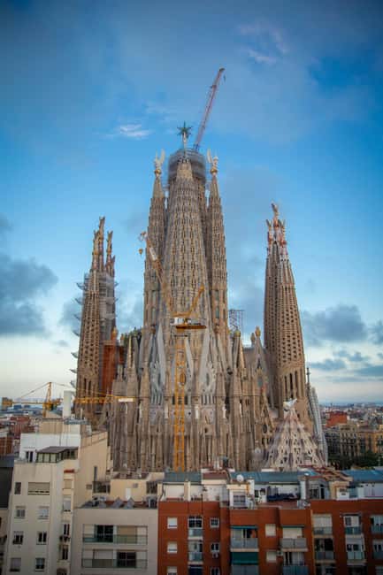 Barcelona: Sagrada Familia Tour with Optional Extras - How the guided, skip-the-line plan saves your time