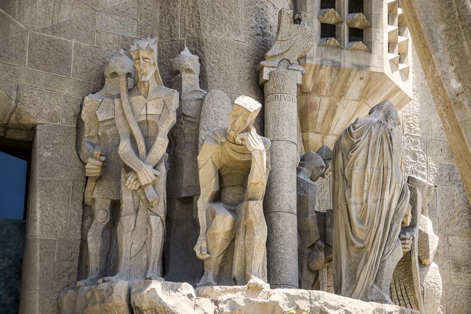 Barcelona: Sagrada Familia Tour with Optional Tower Access - Tower access: views from above, rules below, and weather realities