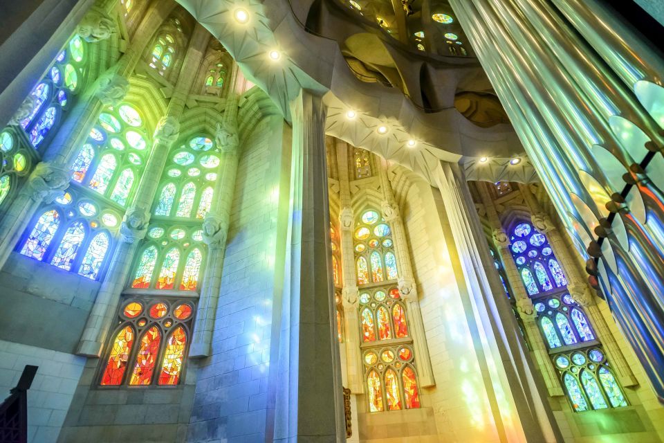 Barcelona: Sagrada Familia Tour with Optional Tower Access - Should you book this Sagrada Familia tour with tower access?