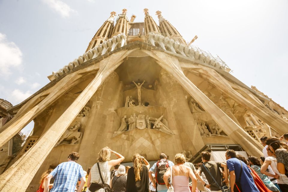 Barcelona: Sagrada Familia Tour with Optional Tower Access - FAQ