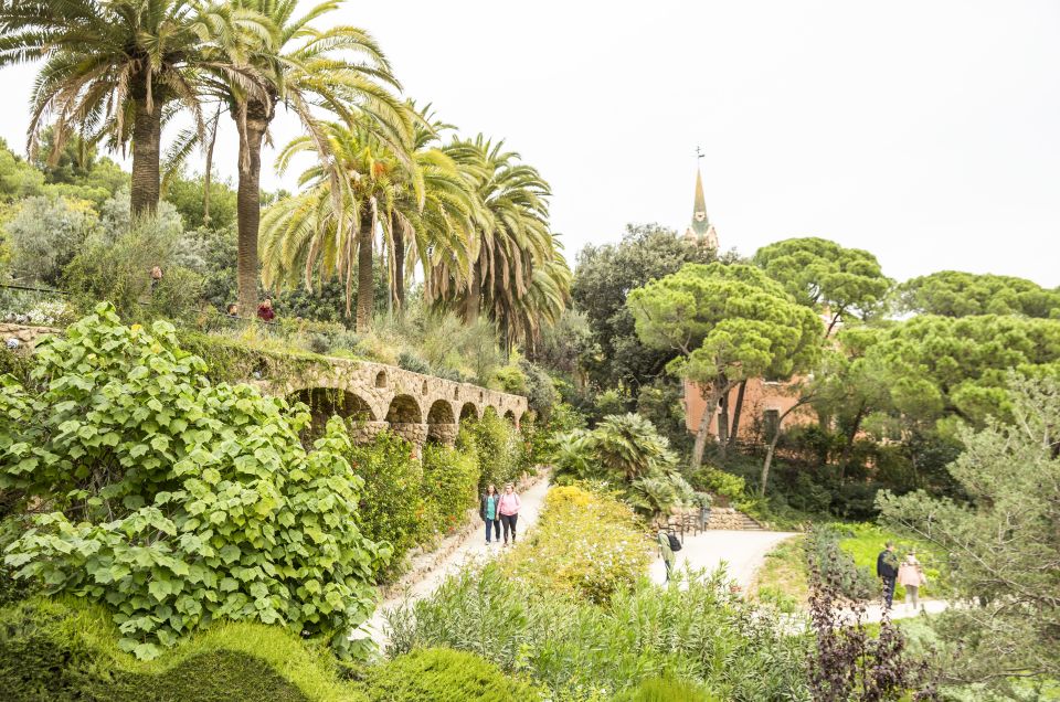 Barcelona: Sagrada Familia with Towers and Park Güell Tour - The Park Güell Break: Use It for Photos and a Quick Reset