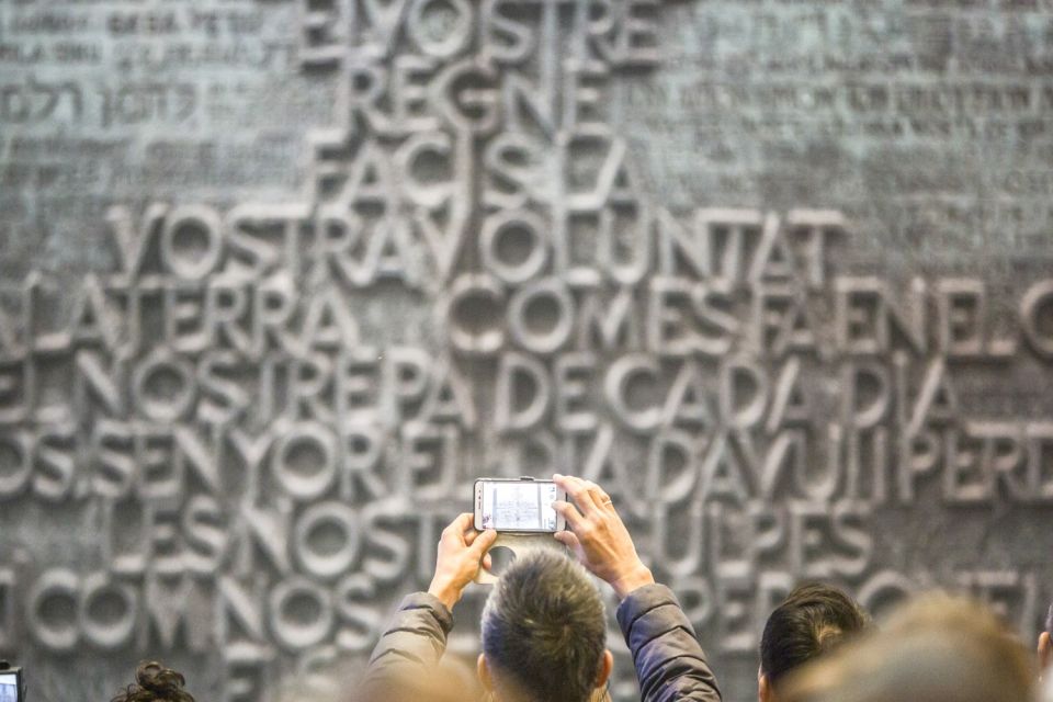 Barcelona: Sagrada Familia with Towers and Park Güell Tour - Meeting Point at Gaudí Experience and How the 4.5 Hours Flows