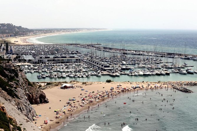 Barcelona Sailing: Light Snacks & Open Bar with Private Option - Key things to know before you go