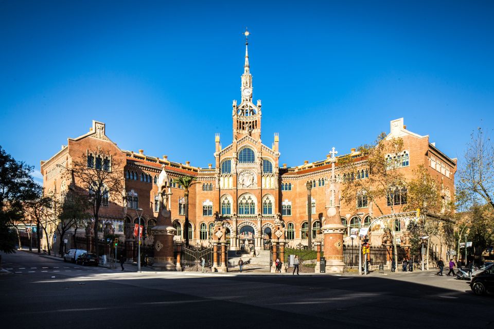Barcelona: Sant Pau Recinte Modernista Entry Ticket - Where to go in Barcelona: the meeting point and getting oriented