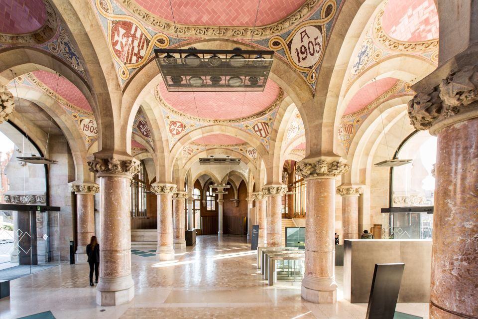 Barcelona: Sant Pau Recinte Modernista Entry Ticket - The first courtyards: how to start seeing the site fast