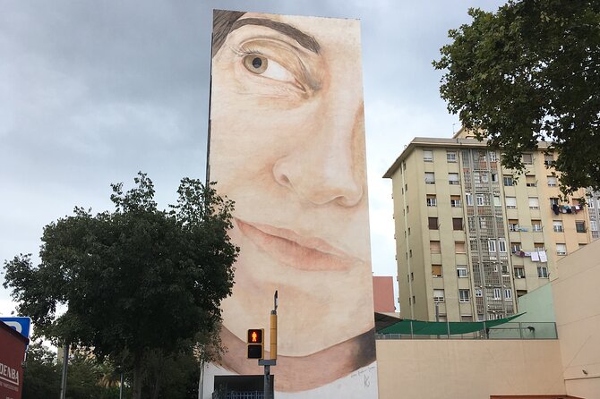 Barcelona Street Art and Graffitti Bicycle Tour - Bikes, helmets, and how fit you need to be