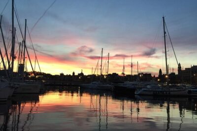Barcelona Sunset Cruise with Light Snacks and Open Bar - Open bar + light snacks: the practical part of a fun sunset