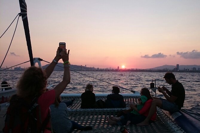 Barcelona Sunset Live Jazz Music Cruise - Comfort in real sea wind: what to wear so you don’t rush inside