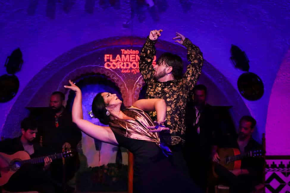 Barcelona: Tablao Flamenco Cordobes Show and Drink in Rambla - Dinner or tapas upgrade: how to choose based on your appetite