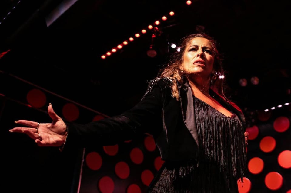 Barcelona: Tapas and Flamenco Experience - Where the night starts: Travellers Nest Bar in Barcelona’s center