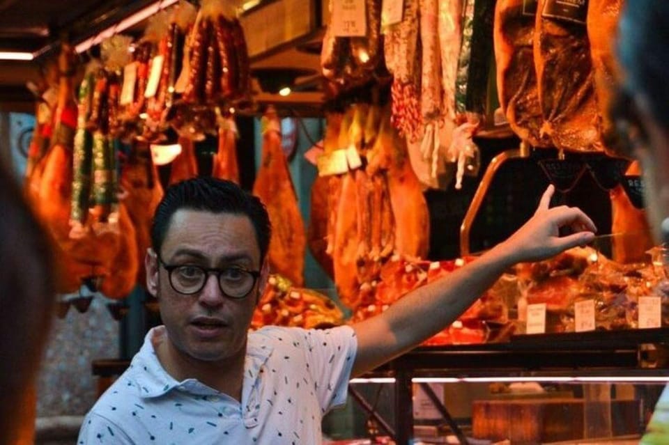 Barcelona: Tapas Walking Tour with Food, Wine, and History - History on the move: how your guide makes Barcelona make sense
