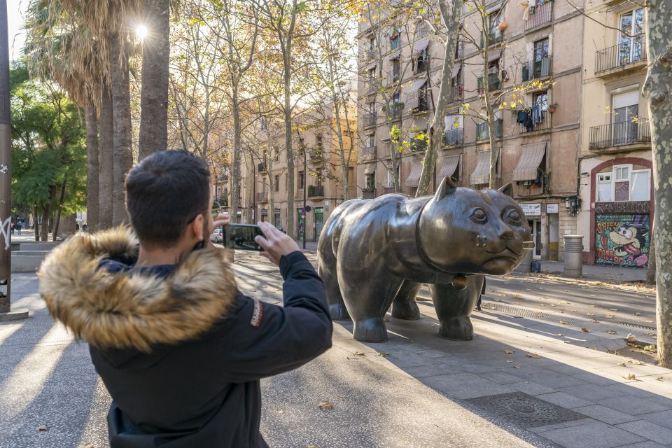 Barcelona: Walking tour with Montjuic Castle & Cable Car - Modernist checkpoints: knowing what you’re looking at while you walk