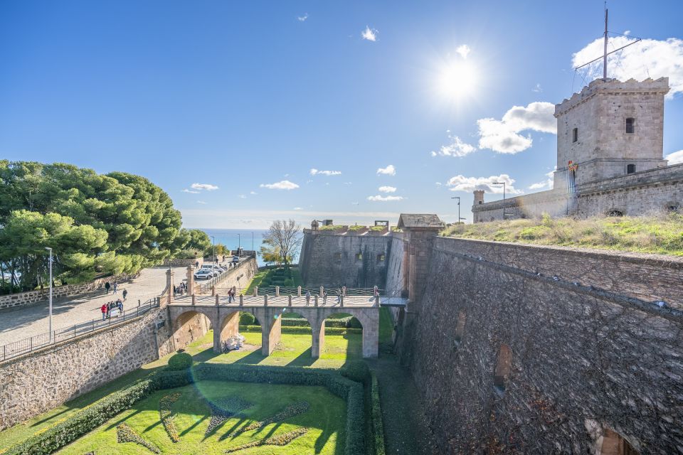 Barcelona: Walking tour with Montjuic Castle & Cable Car - Coming back down: cable car back to Old Town and ending near El Molino Paral·lel