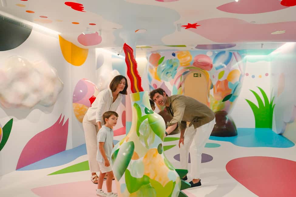 Barcelona: White Rabbit Catalonia's Top Immersive Experience - Room by room: Gaudí-style trencadís and Catalonia legends in VR