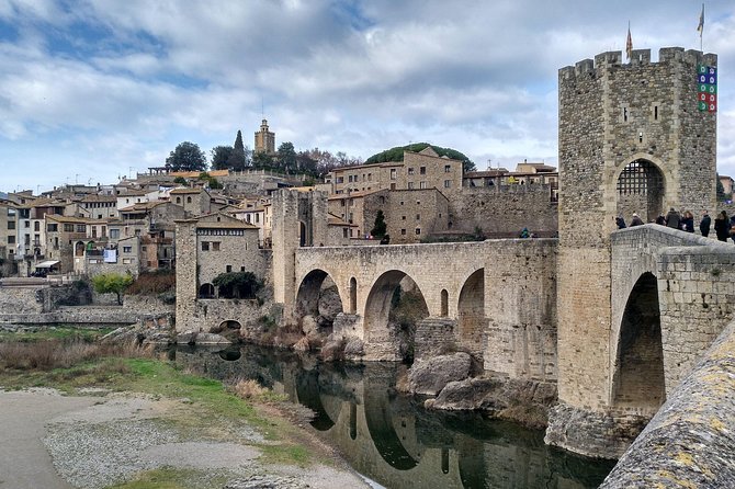 Besalu & 3 Medieval Towns Small Group Tour with Hotel Pick-Up - Entering The Route: Barcelona Hotel Pickup and The 10-Hour Rhythm