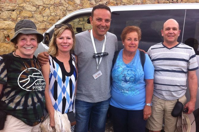Besalu & 3 Medieval Towns Small Group Tour with Hotel Pick-Up - Can Gussinye and Castellfollit de la Roca Views: A 40-Meter Basalt Cliff Moment
