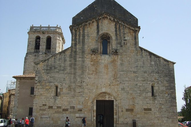 Besalu & 3 Medieval Towns Small Group Tour with Hotel Pick-Up - Besalú Finish Line: Jewish Heritage, 12th-Century Walls, and the Famous Bridge