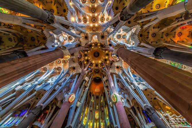 Best of Barcelona: Sagrada Familia & Park Guell Tour with Pick-up - Ciutat Vella orientation drive: get your bearings fast