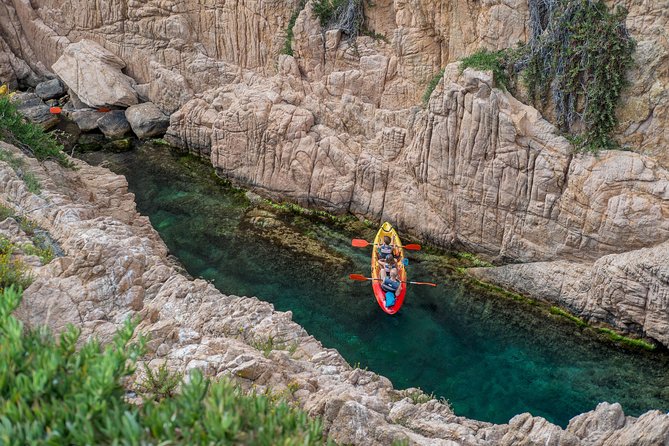 Costa Brava Kayak & Snorkel Tour + Picnic from Barcelona - Platja d’Aro on the water: tandem kayak time that builds confidence