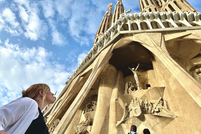 Fast Track Sagrada Familia Guided Tour - Group Size and Headsets: Efficient, Not Always Quiet