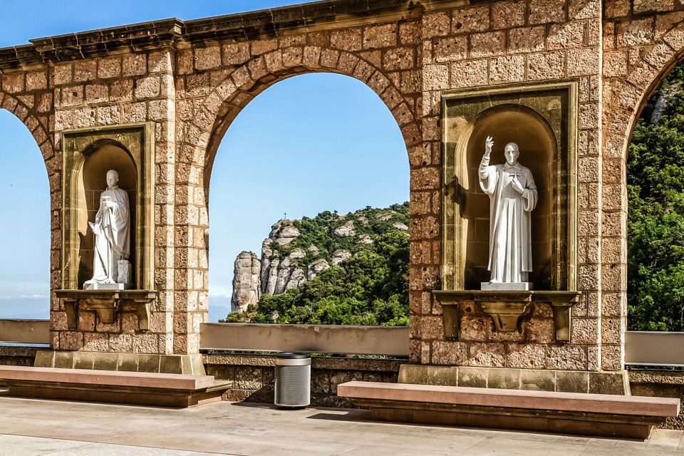 From Barcelona: Montserrat Day Trip with Optional Tickets - Free Time Blocks: how to split wandering and viewpoints