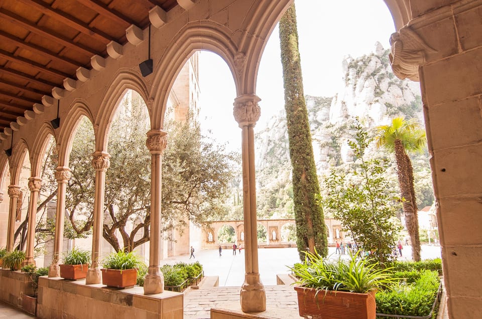 From Barcelona: Montserrat Half-Day Wine and Tapas Trip - Museum of Montserrat and local breaks: how to use your free time well