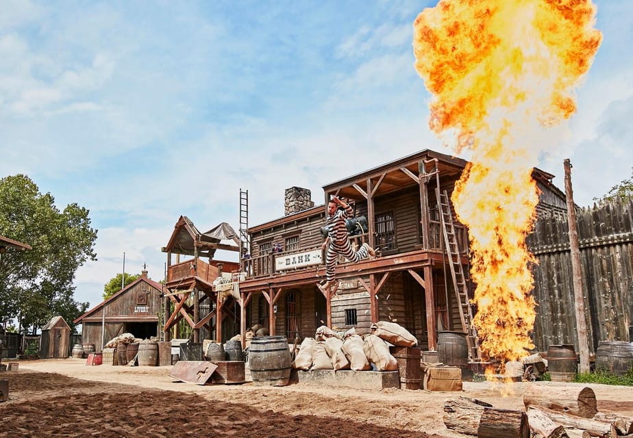 From Barcelona: PortAventura Theme Park Ticket & Transfer - Meeting point details: Estació del Nord, Julia Travel, and platform 19
