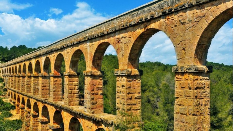 From Barcelona: Tarragona & Sitges Full Day Tour with Pickup - Roman Walls to the Tarragona Amphitheater: A Coastal Arena Scene-Setter