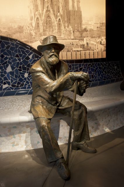 Gaudí Experiència Barcelona Admission Ticket - Practicalities: Location, Entry, and On-Site Rules
