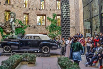 Girona and Dali Museum Full Day tour from Barcelona - Lunch in Girona: use the free time well
