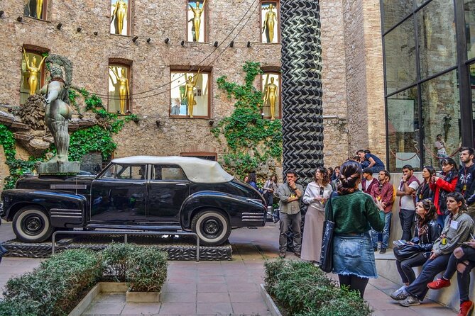 Girona and Dali Museum Full Day tour from Barcelona - Lunch in Girona: use the free time well