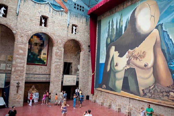 Girona & Dali Museum Small Group Tour with Pick-up from Barcelona - Time management: what you actually get in a day